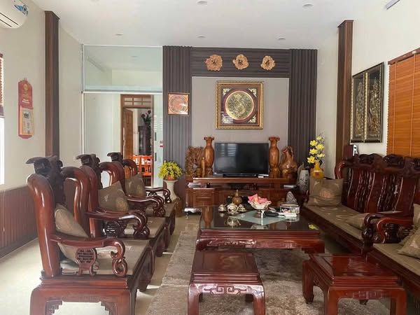 Gia chủ bán nhanh căn nhà mặt đường QL 6 phường quyết Tâm tp sla dt 86 m2 + nhà xây 4 tầng 1 tum