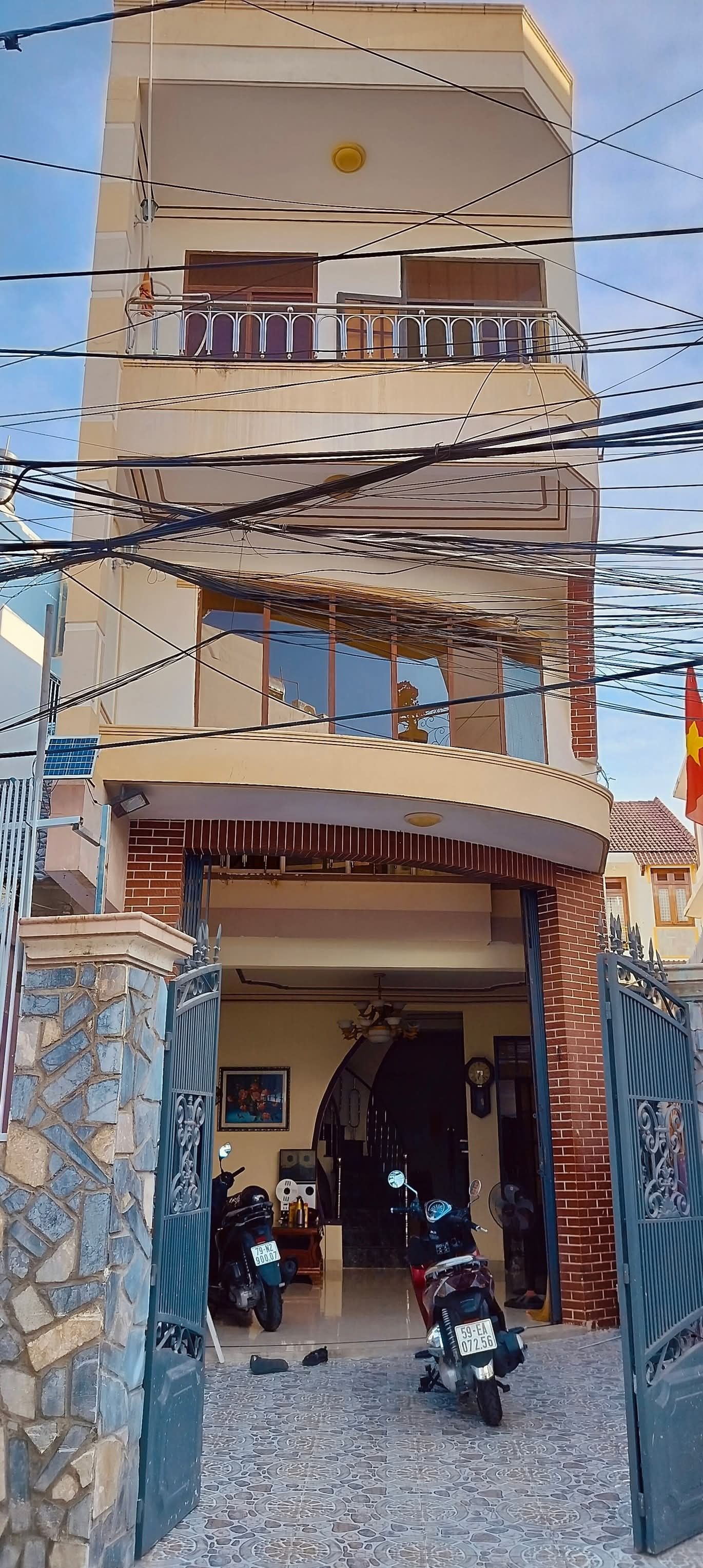 Cần bán giá nay chỉ còn 5 tỷ 250 triệu đồng thương lượng nhà trung tâm TP Nha Trang