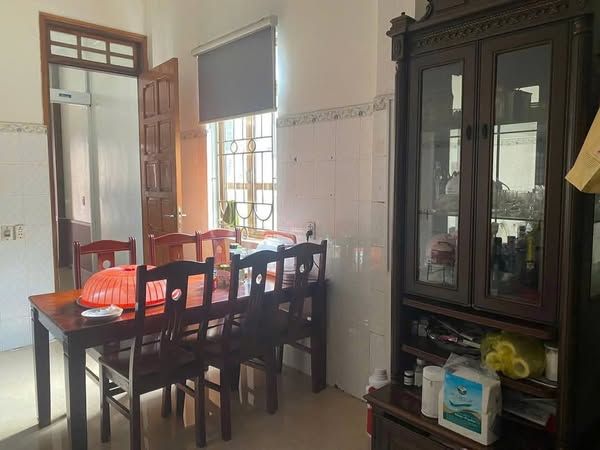 Gia chủ bán nhanh căn nhà mặt đường QL 6 phường quyết Tâm tp sla dt 86 m2 + nhà xây 4 tầng 1 tum