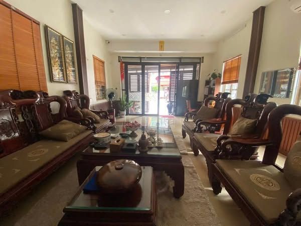 Gia chủ bán nhanh căn nhà mặt đường QL 6 phường quyết Tâm tp sla dt 86 m2 + nhà xây 4 tầng 1 tum