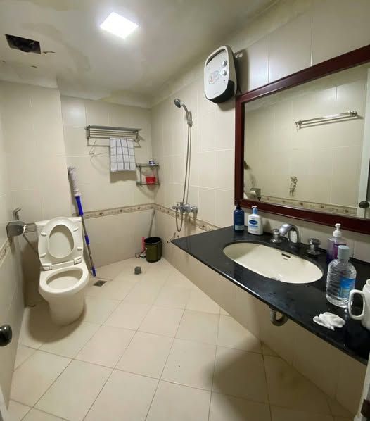 Cho thuê nguyên căn tại ngõ 12 Khuất Duy Tiến, Thanh Xuân, ngõ thông các ngả, thuận tiện đi lại.