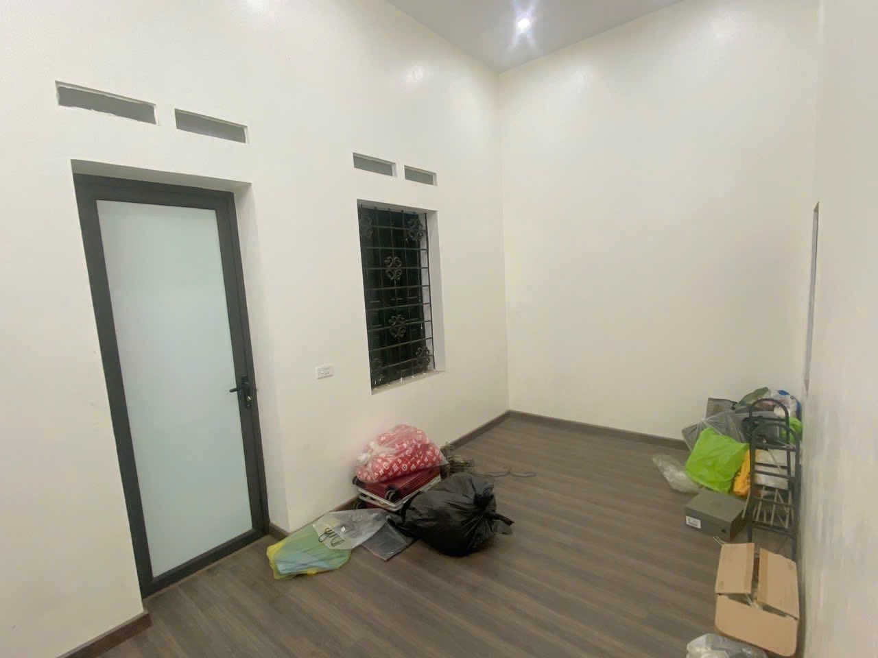 Hàng mới Kính Kong nhà 3 tầng phố Trần Nguyên Hãn băng 2 đường Mê Linh Liên Bảo Vĩnh Yên.