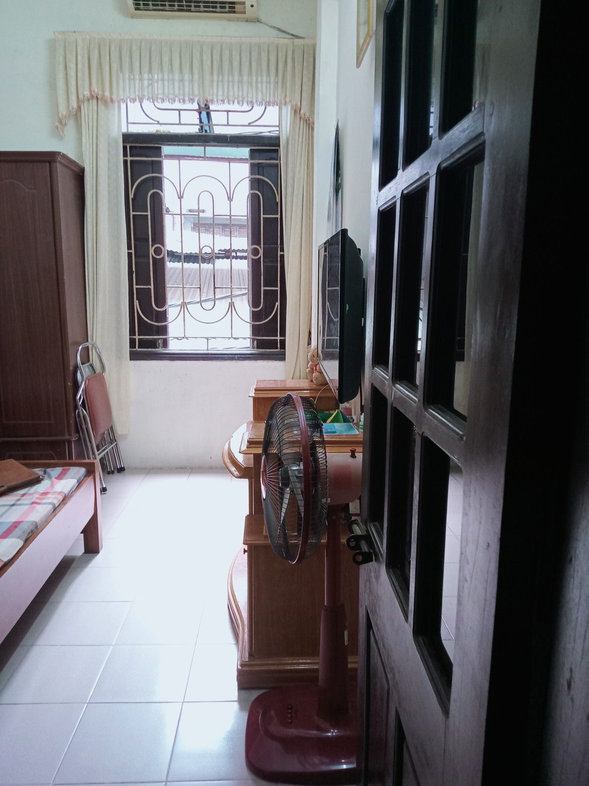 LÔ GÓC, 4 TẦNG, Ô TÔ CẠNH NHÀ, TK HIỆN ĐẠI, ĐỦ CÔNG NĂNG CHO VÀI THẾ HỆ,TT, HÀNG XÓM LÊ TRỌNG TẤN
