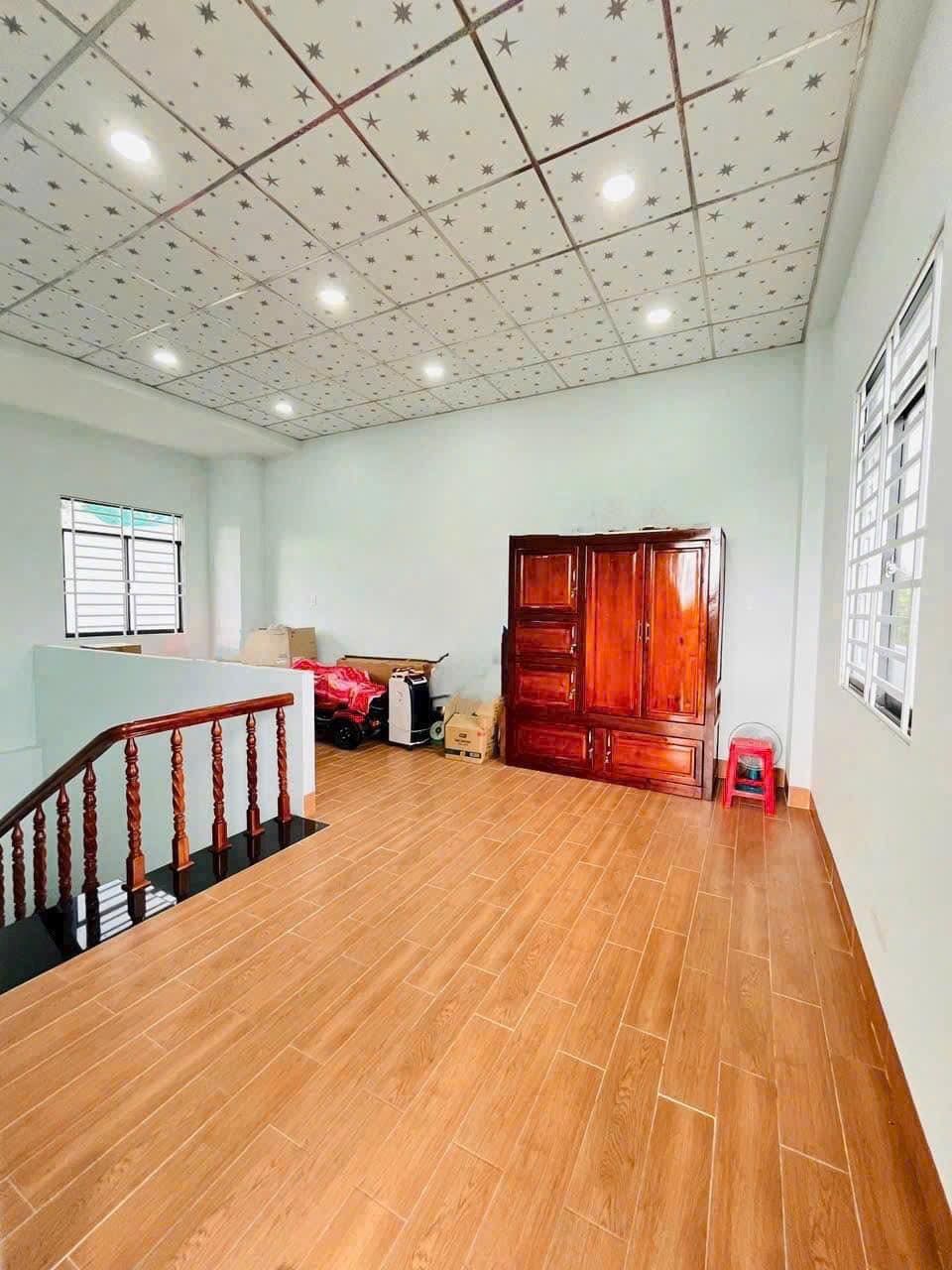 CHO THUÊ NHÀ TRỆT LẦU SÂN THƯỢNG GÓC 2 MẶT TIỀN KDC HƯNG PHÚ - CÁI RĂNG - CẦN THƠ
