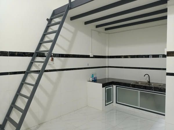 Khách Trả 1 phòng máy lạnh dãy trong rộng trên 30m2 tính luôn gác phòng trọ ngay đường Võ Chí Công