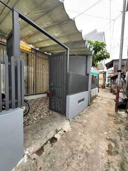 Cho thuê nhà hẻm Phan Bội Châu, P . P bình khánh , có sân rào