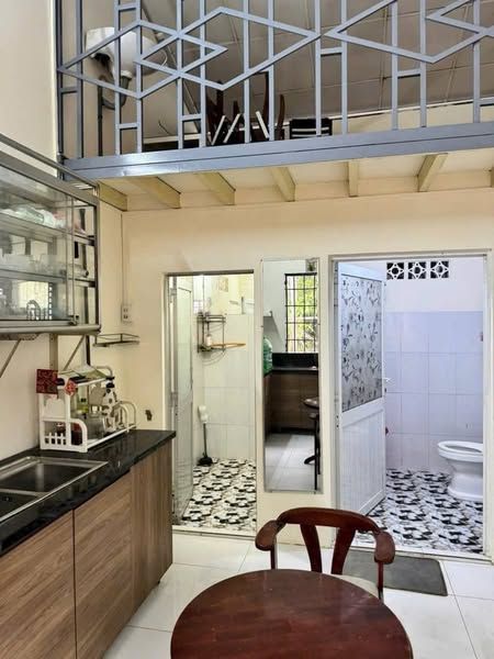 Cho thuê nhà hẻm Phan Bội Châu, P . P bình khánh , có sân rào