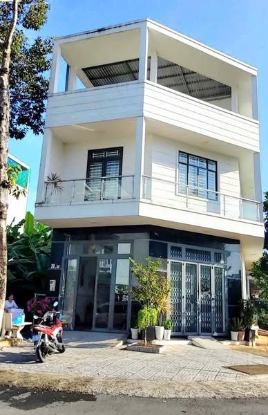CHO THUÊ NHÀ TRỆT LẦU SÂN THƯỢNG GÓC 2 MẶT TIỀN KDC HƯNG PHÚ - CÁI RĂNG - CẦN THƠ