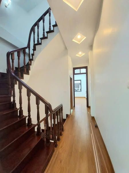 Cho thuê nhà nguyên căn 4 tầng 2 mặt tiền ngõ 1xx Nguyễn Xiển, Thanh Xuân