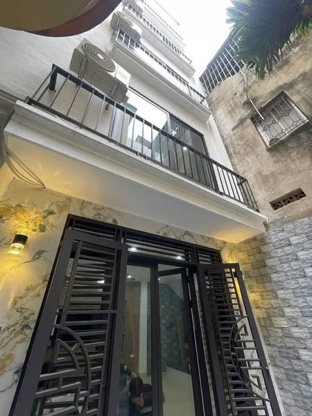 Cần cho thuê nhà riêng ngõ 114 Vũ Trọng Phụng, Thanh Xuân CÓ THANG MÁY