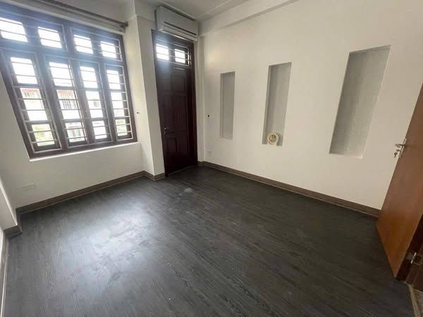 Cho công ty nhỏ thuê nhà nguyên căn trong ngõ 61 Lê Văn Lương, Thanh Xuân