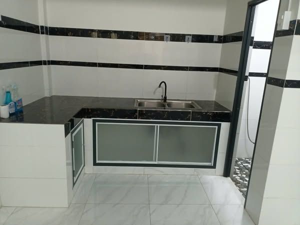 Khách Trả 1 phòng máy lạnh dãy trong rộng trên 30m2 tính luôn gác phòng trọ ngay đường Võ Chí Công