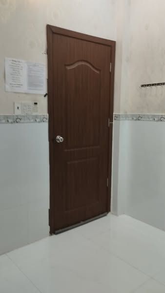 Cho thuê phòng trọ sinh viên có máy lạnh + đầy đủ nội thất, cách đại học Trà Vinh 200m giá 1tr8.