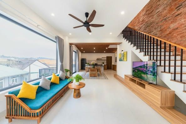 Một chiếc villa xinh xắn tông màu trắng, ấm áp dành cho kì nghĩ của gia đình bạn.