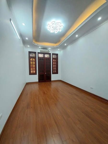 Cho thuê nhà nguyên căn 4 tầng 2 mặt tiền ngõ 1xx Nguyễn Xiển, Thanh Xuân