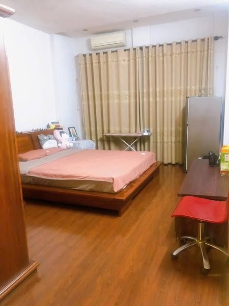 Cho thuê nguyên căn tại ngõ 12 Khuất Duy Tiến, Thanh Xuân, ngõ thông các ngả, thuận tiện đi lại.