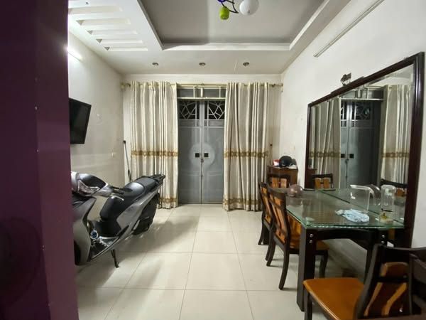 Cho thuê nguyên căn tại ngõ 12 Khuất Duy Tiến, Thanh Xuân, ngõ thông các ngả, thuận tiện đi lại.