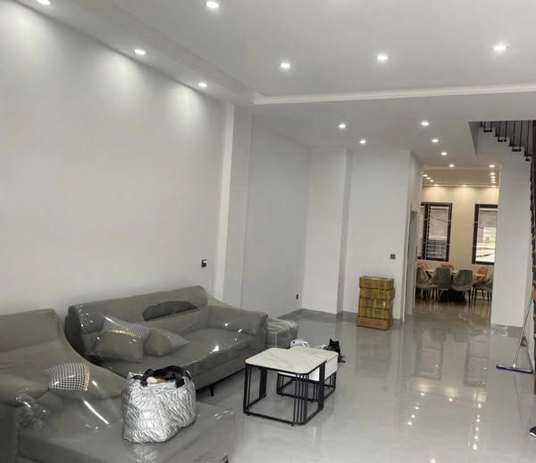 Cho Thuê nhà 5 Tầng. Hoàn thiện full nội thất Khu đô thị VCI Sky Garden