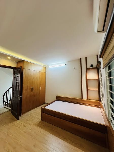 Chú ruột gửi nhờ bán Hạ yên quyết - Cầu Giấy 32m2 trên sổ_mặt tiền 5m Ô Tô
