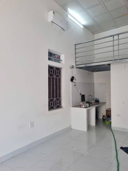 Cho thuê phòng diện tích 28m2, gác xép 10m2 ,tổng gần 40m2 sử dụng