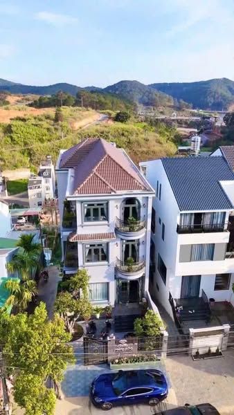 Cần Bán căn villa nội thất cao cấp thuộc khu nghỉ dưỡng sang trọng An Sơn phường 4 Tp Đà Lạt .
