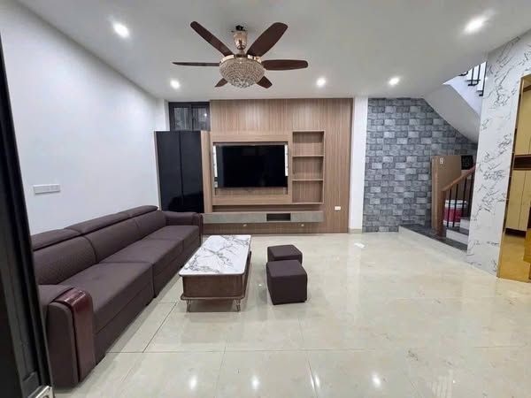 Cho thuê nhà nguyên căn 6 tầng có thang máy ngõ 11x Vũ Trọng Phụng, Thanh Xuân