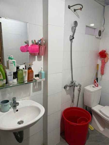 Cho thuê nhà gác đúc kiệt HUỲNH NGỌC HUỆ gần Mẹ Nhu, kiệt vào 2m5 gần đường chính