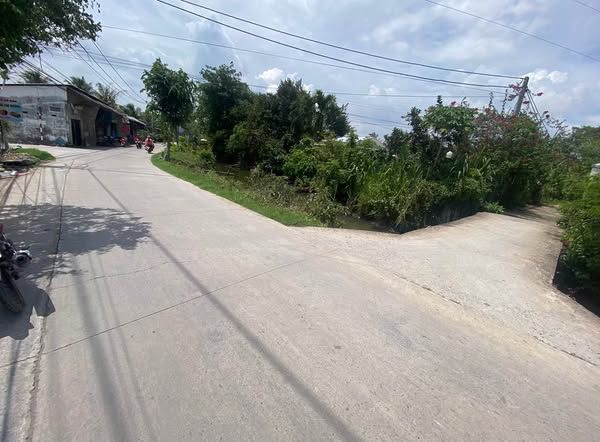 Cần Bán 2 Nền Đất Liền Kề Mặt Tiền Đường Hẻm Xe Hơi Kế Bên Đường Một Quang Thuộc