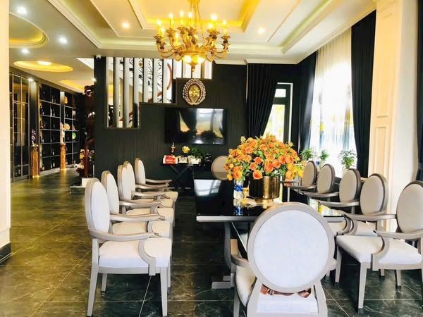 Cần Bán căn villa nội thất cao cấp thuộc khu nghỉ dưỡng sang trọng An Sơn phường 4 Tp Đà Lạt .