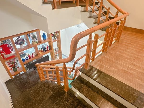 Cần bán căn nhà 3 tầng 1 tum TRỤC ĐƯỜNG 13.5m kđt MINH PHƯƠNG VIỆT TRì DT 81m mặt tiền 4,5m