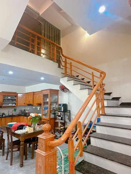 Cần bán căn nhà 3 tầng 1 tum TRỤC ĐƯỜNG 13.5m kđt MINH PHƯƠNG VIỆT TRì DT 81m mặt tiền 4,5m