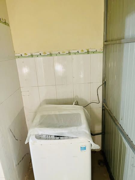 Cho thuê nhà 2 tầng sạch sẽ thoáng mát 50m ra đường 10, đối diện sư đoàn 350 Ninh Bình