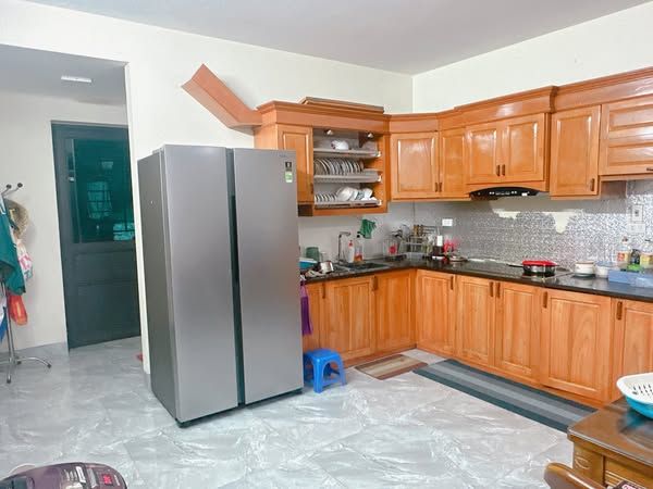 Cần bán căn nhà 3 tầng 1 tum TRỤC ĐƯỜNG 13.5m kđt MINH PHƯƠNG VIỆT TRì DT 81m mặt tiền 4,5m