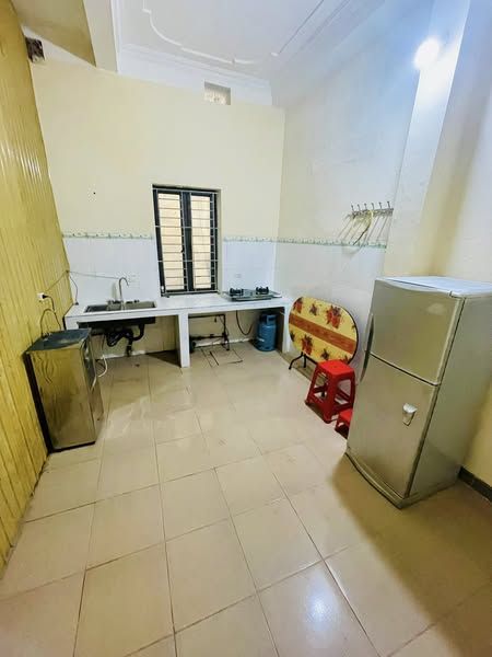 Cho thuê nhà 2 tầng sạch sẽ thoáng mát 50m ra đường 10, đối diện sư đoàn 350 Ninh Bình