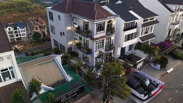 Cần Bán căn villa nội thất cao cấp thuộc khu nghỉ dưỡng sang trọng An Sơn phường 4 Tp Đà Lạt .