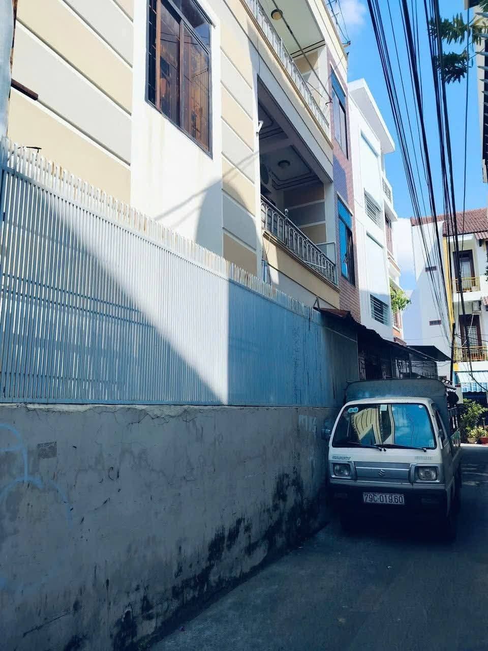 Cần bán giá nay chỉ còn 5 tỷ 250 triệu đồng thương lượng nhà trung tâm TP Nha Trang