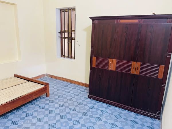 Cho thuê nhà 2 tầng sạch sẽ thoáng mát 50m ra đường 10, đối diện sư đoàn 350 Ninh Bình