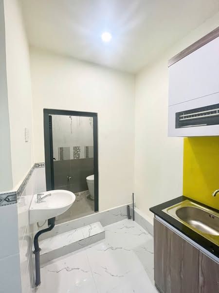 Cho thuê nhà đẹp, mới 1 trệt 1 lầu 1 phòng ngủ 1 toilet mặt tiền P2, TP. Tân An, tỉnh Long An.