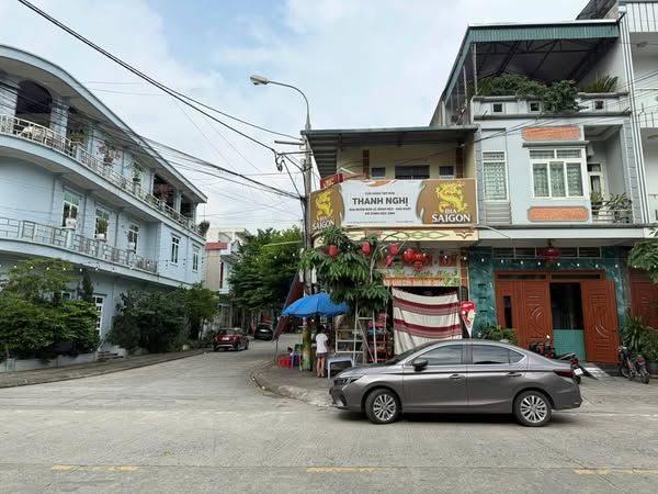 CẦN BÁN NHÀ 2 MẶT TIỀN GẦN TRƯỜNG TIỂU HỌC BẮC CƯỜNG LÀO CAI