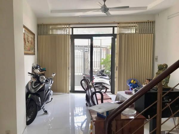 Nhà đúc Tân Bình kiên cố 4 tấm – thiết kế hiện đại, vào ở ngay, không cần sửa chữa.