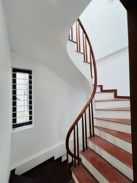 Chú ruột gửi nhờ bán Hạ yên quyết - Cầu Giấy 32m2 trên sổ_mặt tiền 5m Ô Tô