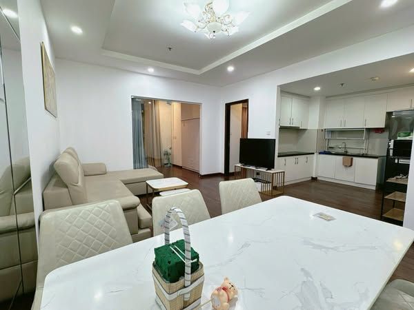 Cho thuê nhanh 2 phòng ngủ, đủ đồ View thoáng Timecity Hai Bà Trưng
