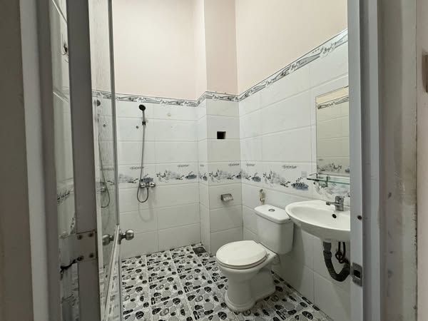 CHO THUÊ NHÀ NGUYÊN CĂN – VỊ TRÍ ĐẮC ĐỊA NGAY CHỢ BÀ ĐỊNH – TP PLEIKU