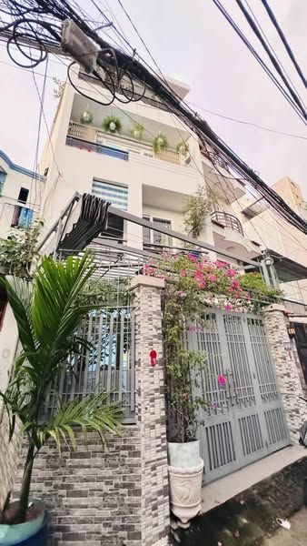 Nhà đúc Tân Bình kiên cố 4 tấm – thiết kế hiện đại, vào ở ngay, không cần sửa chữa.