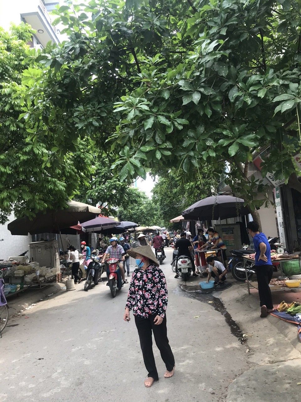 BÁN NHÀ LIỀN KỀ KHU ĐÔ THỊ XA LA, NGAY MẶT CHỢ, KINH DOANH CỰC TỐT, ĐÔNG NAM