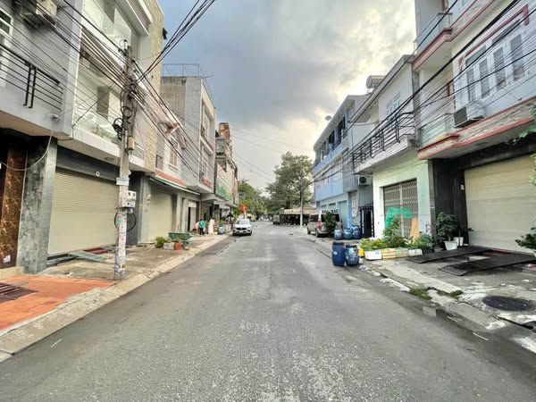 CHỦ GỬI BÁN GẤP – CĂN HỘ DỊCH VỤ 2 LẦU 1 TRỆT – MẶT TIỀN ĐƯỜNG D1 – DĨ AN