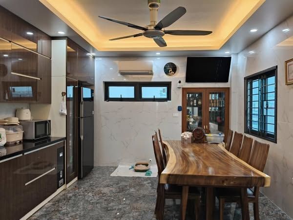 NHÀ ĐẸP THẠCH BÀN , LONG BIÊN, GARA Ô TÔ, NHÀ MỚI FULL NỘI THẤT ,THANG MÁY 8 TẦNG