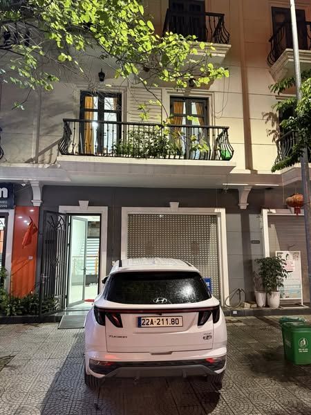 Do gia đình chưa có nhu cầu sử dụng nên cần cho thuê nhà cả căn và mặt bằng shop house Vincom