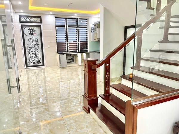 Do gia đình chưa có nhu cầu sử dụng nên cần cho thuê nhà cả căn và mặt bằng shop house Vincom