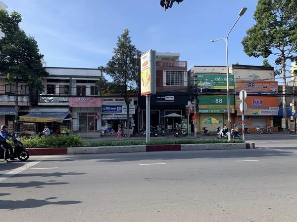 Chính chủ cho thuê nhà mặt tiền Nguyễn Ái Quốc cách chợ Tân Phong 200m.